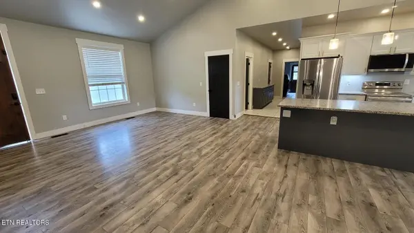 707 W Old A J Hwy, New Market, TN 37820