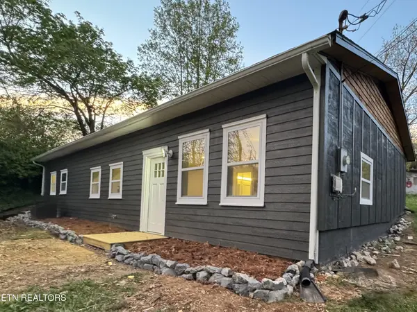 128 Crisp Rd, Lenoir City, TN 37771