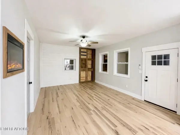 128 Crisp Rd, Lenoir City, TN 37771