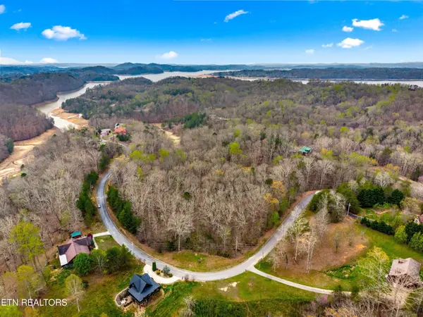 107 Turtle Dove Tr, Dandridge, TN 37725