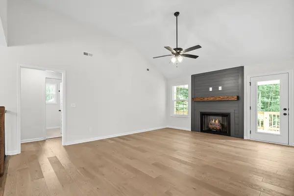 2032 Basham Ln, Clarksville, TN 37043
