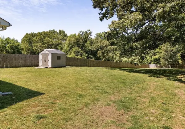 1206 Hornal Rd, White Bluff, TN 37187