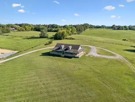 2118 Castelow Rd, Greenbrier, TN 37073