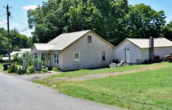 1512 Adams St, Athens, TN 37303
