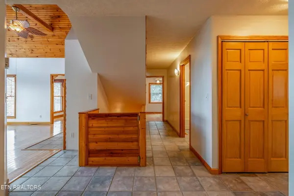211 Wolf Run, Caryville, TN 37714