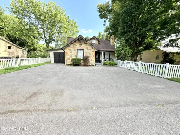 305 Jackson St, Sevierville, TN 37862
