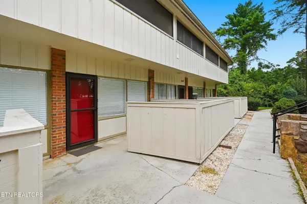 2806 Suncrest Rd #APT 4, Pigeon Forge, TN 37863
