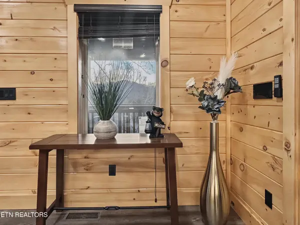 765 Chickasaw Gap Way, Pigeon Forge, TN 37863