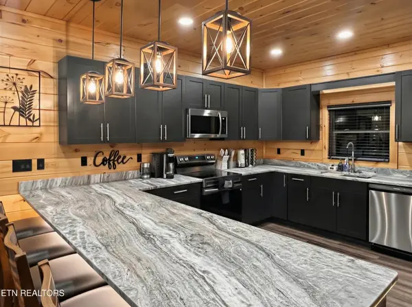765 Chickasaw Gap Way, Pigeon Forge, TN 37863