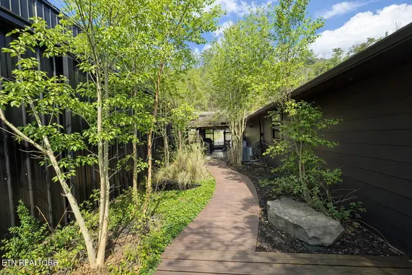 3136 Easy St, Sevierville, TN 37862