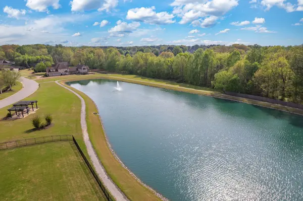 22 Arbor Ridge Cv, Jackson, TN 38305