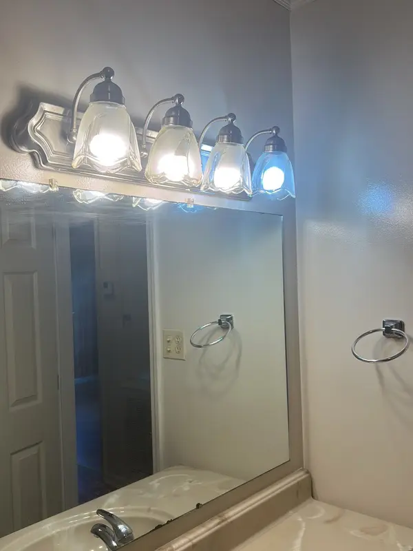 812 Springmont Dr, Hopkinsville, KY 42240
