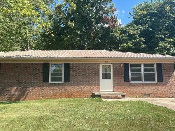 812 Springmont Dr, Hopkinsville, KY 42240