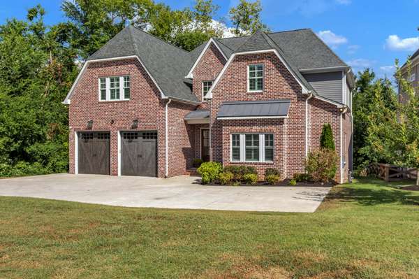 1018B Downey Dr, Nashville, TN 37205
