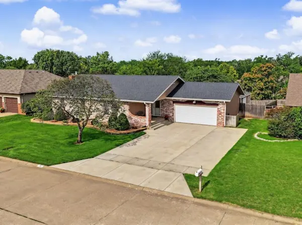 105 N Douglas Dr,  Salina,  KS 67401
