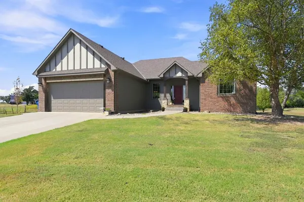 5000 E Idle Banks Circle, Valley Center, KS 67147