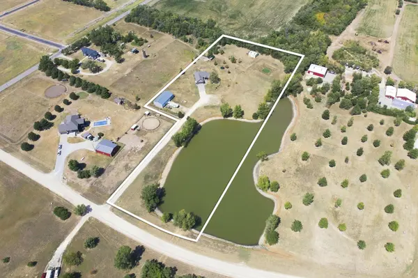 5000 E Idle Banks Circle, Valley Center, KS 67147