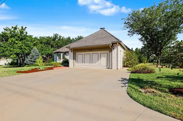 9130 E Woodspring St, Wichita, KS 67226