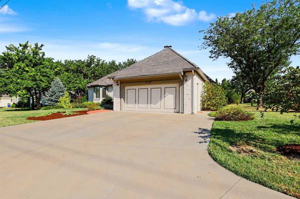 9130 E Woodspring St, Wichita, KS 67226
