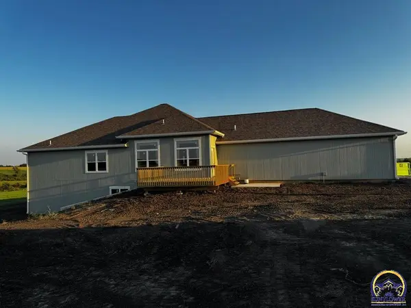 2664 NW 86th St, Topeka, KS 66618