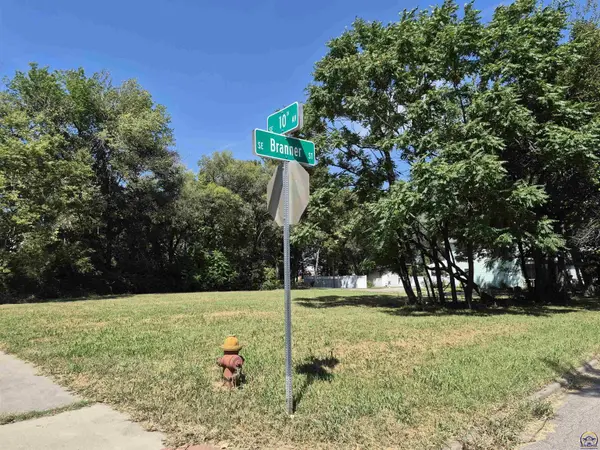 908 SE 10th Ave, Topeka, KS 66607