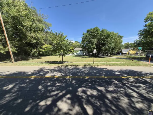 908 SE 10th Ave, Topeka, KS 66607