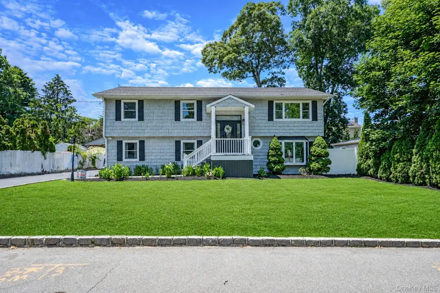 146 Rose DR, Ronkonkoma, NY 11779