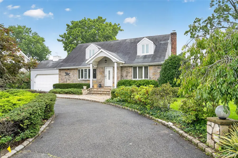 146 Longwood AVE, Westbury, NY 11590