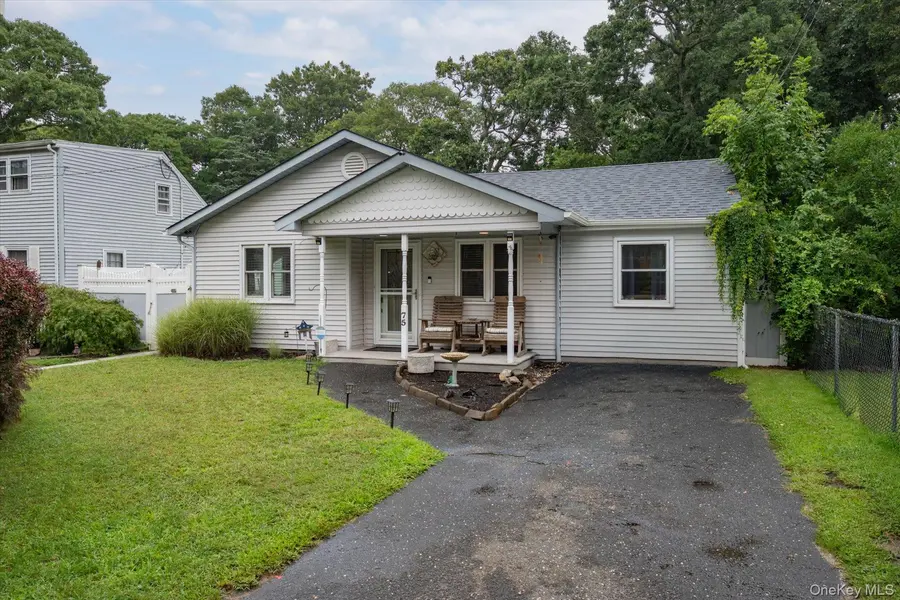 75 Westminster DR, Shirley, NY 11967