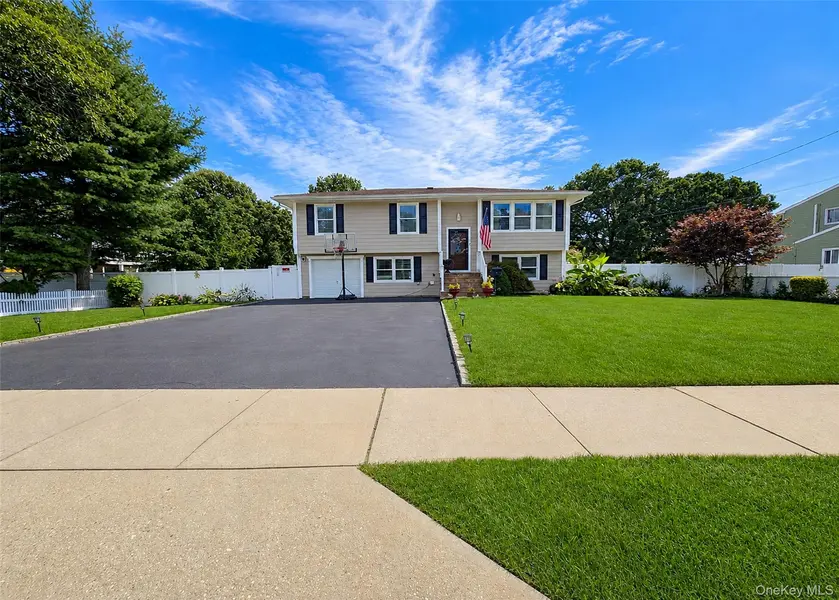 1028 Union BLVD, Bay Shore, NY 11706