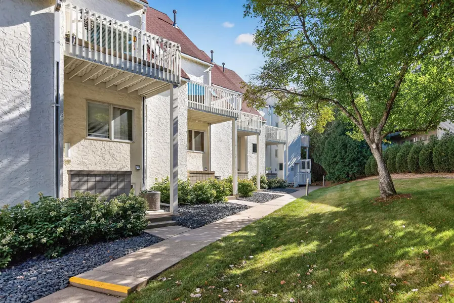 3059 Lake Shore DR #A, Minneapolis, MN 55416