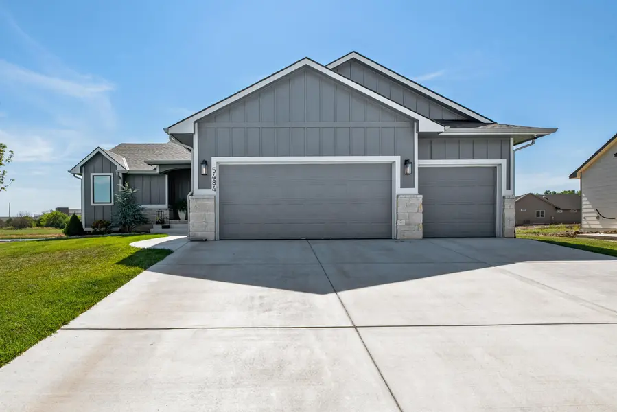 5484 N Toben Dr., Bel Aire, KS 67226