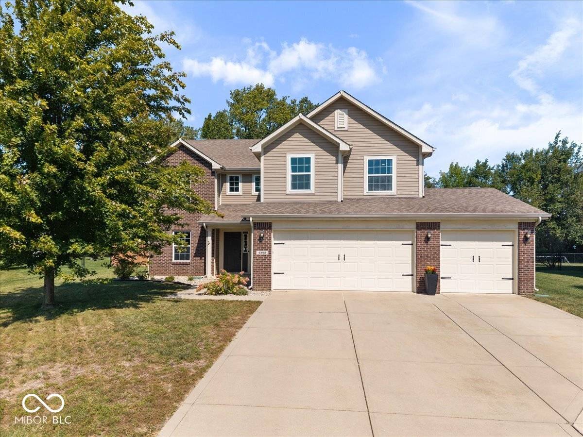 4398 W Parkway CT, New Palestine, IN 46163