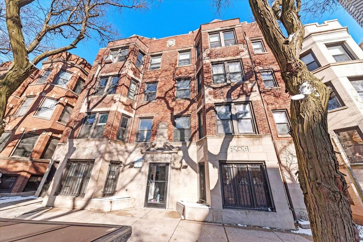 3727 N Pine Grove AVE #305, Chicago, IL 60613