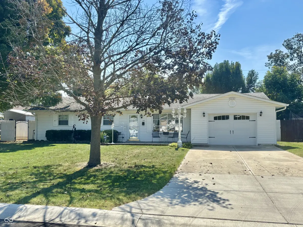 135 Bradford PL, New Whiteland, IN 46184