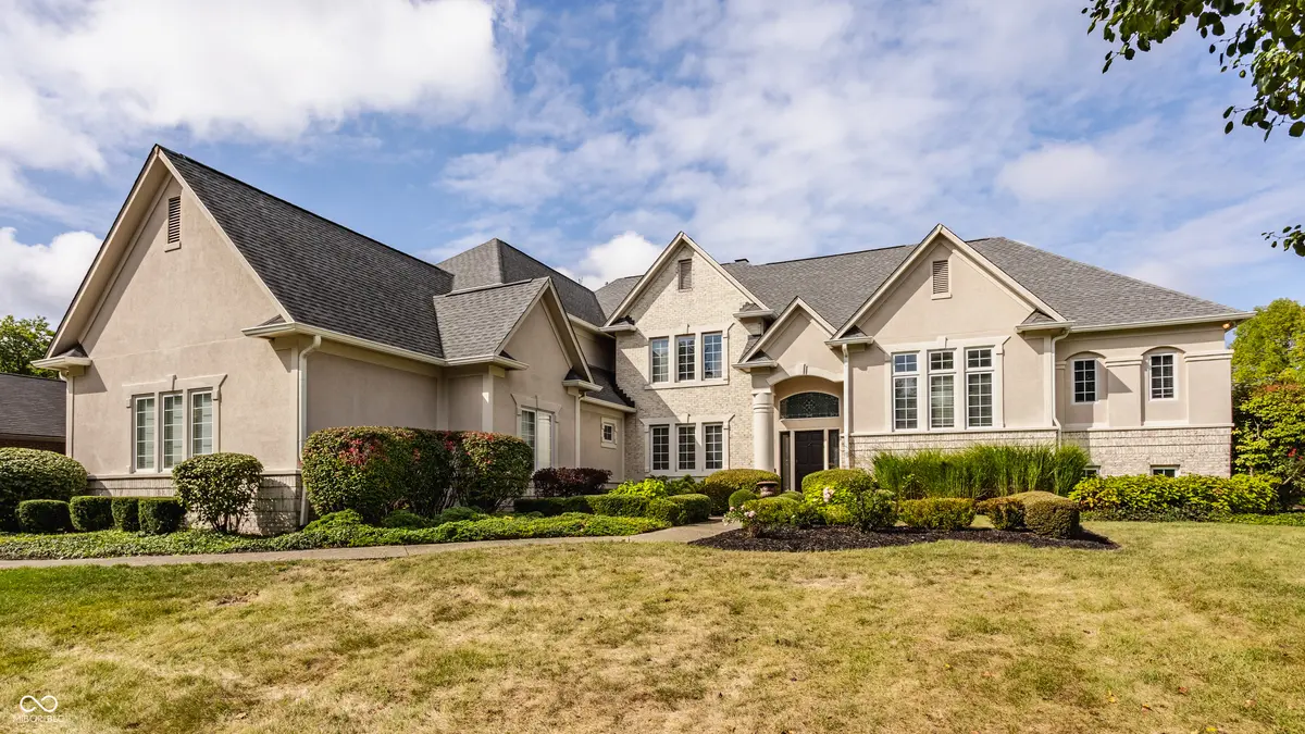 8526 Oakmont LN, Indianapolis, IN 46260