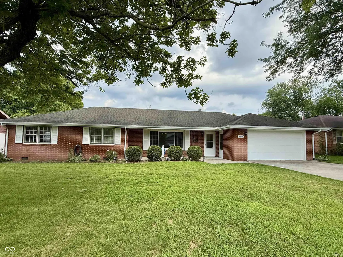 1212 N Wildwood LN, Muncie, IN 47304
