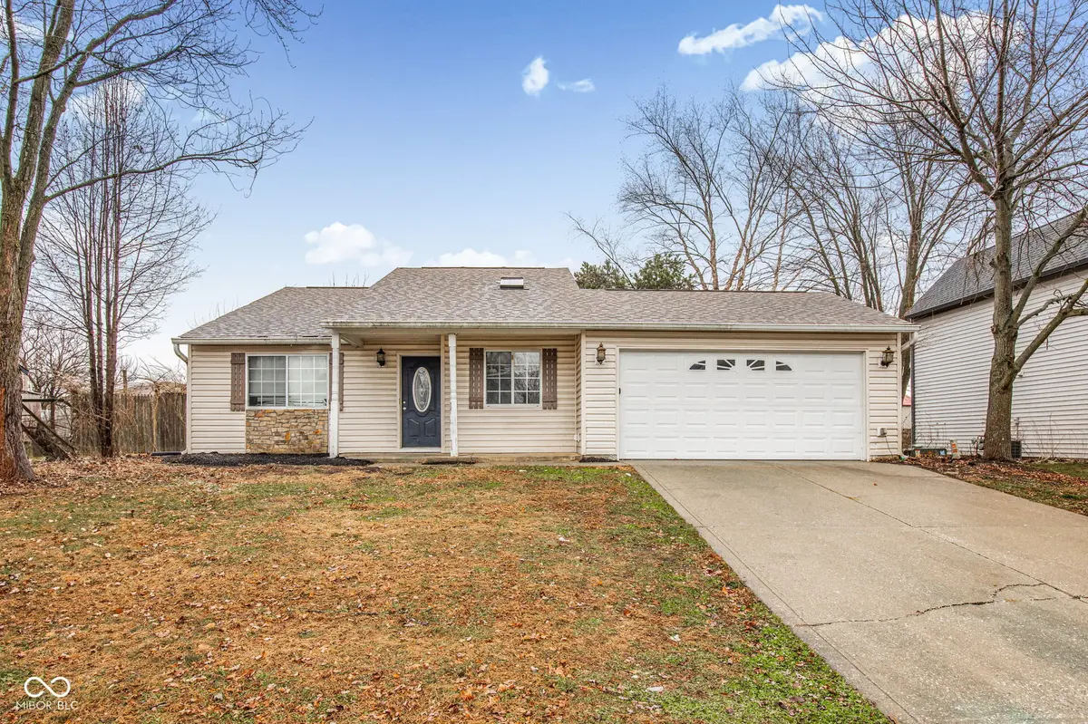 132 Country Wood DR, Whiteland, IN 46184