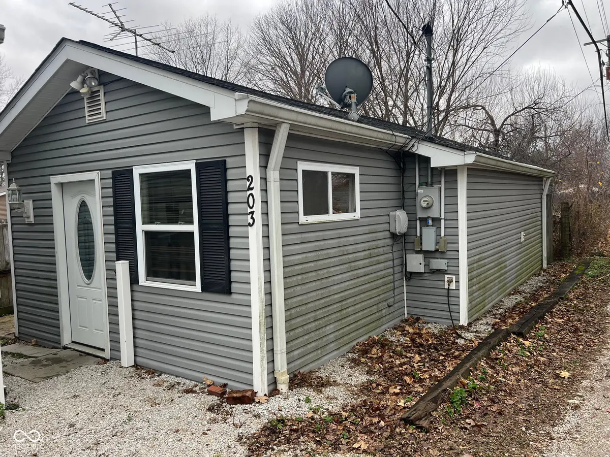 203 1st ST, New Market, IN 47965