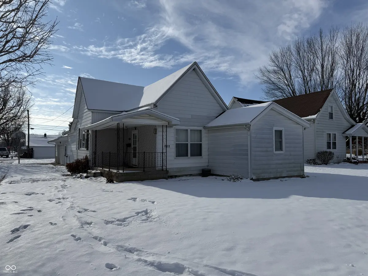 727 N A ST, Elwood, IN 46036