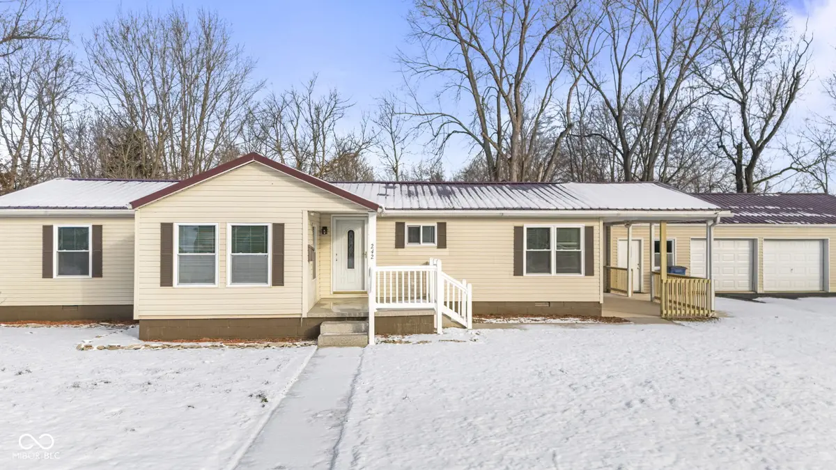 242 Blunt AVE, Austin, IN 47102