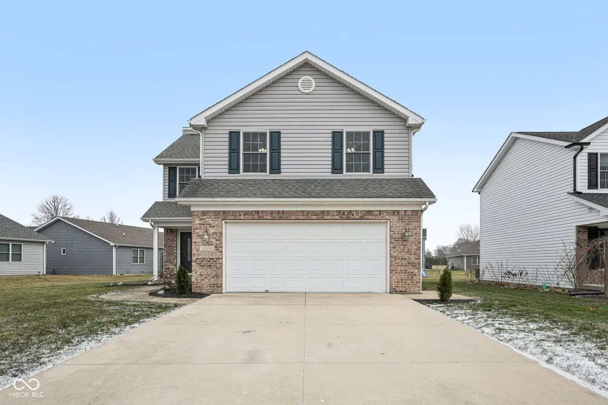 1916 N Sandal Wood DR, Yorktown, IN 47396