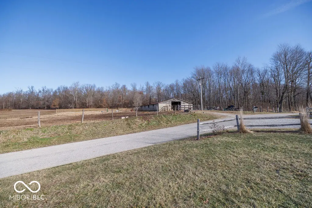 000 Defore RD, Coal City, IN 47427