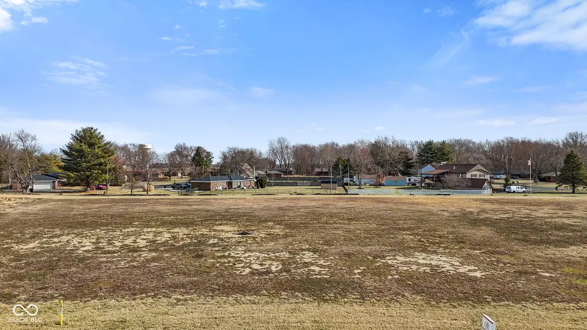 2687 S Kings WAY, New Palestine, IN 46163