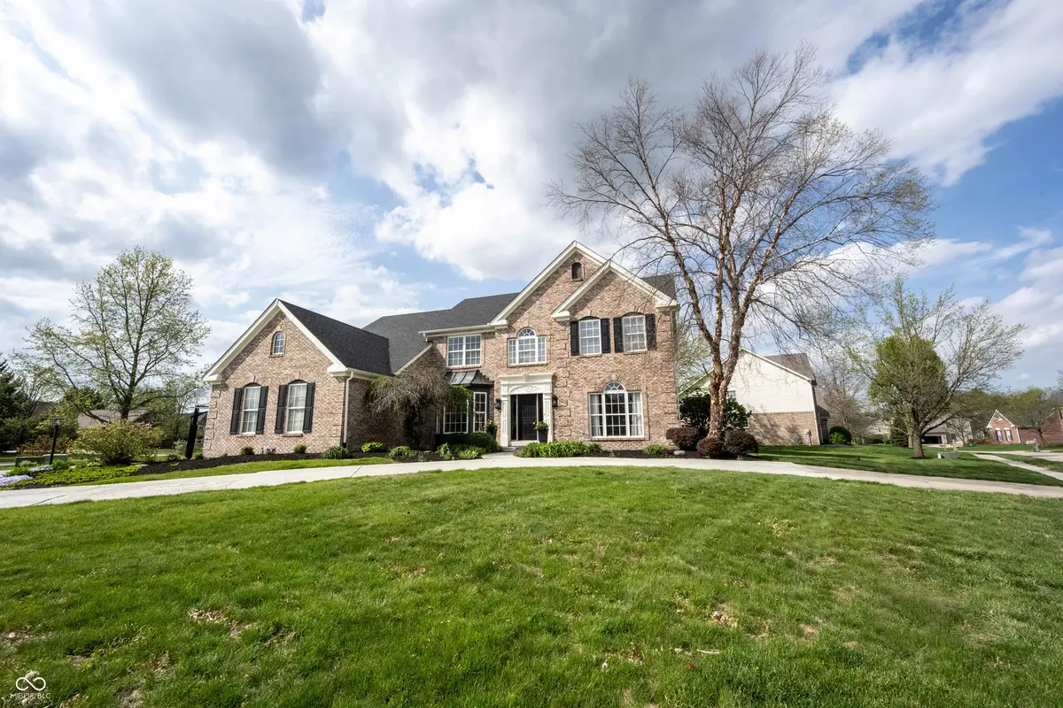 10456 Stonegate DR, Fishers, IN 46040
