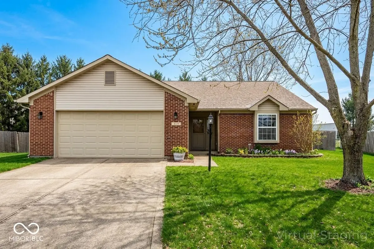 450 E Pine Ridge DR, Westfield, IN 46074