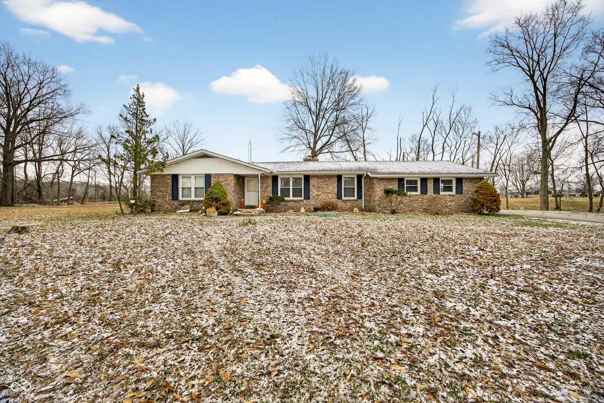 5946 W State Road 48, Jasonville, IN 47438
