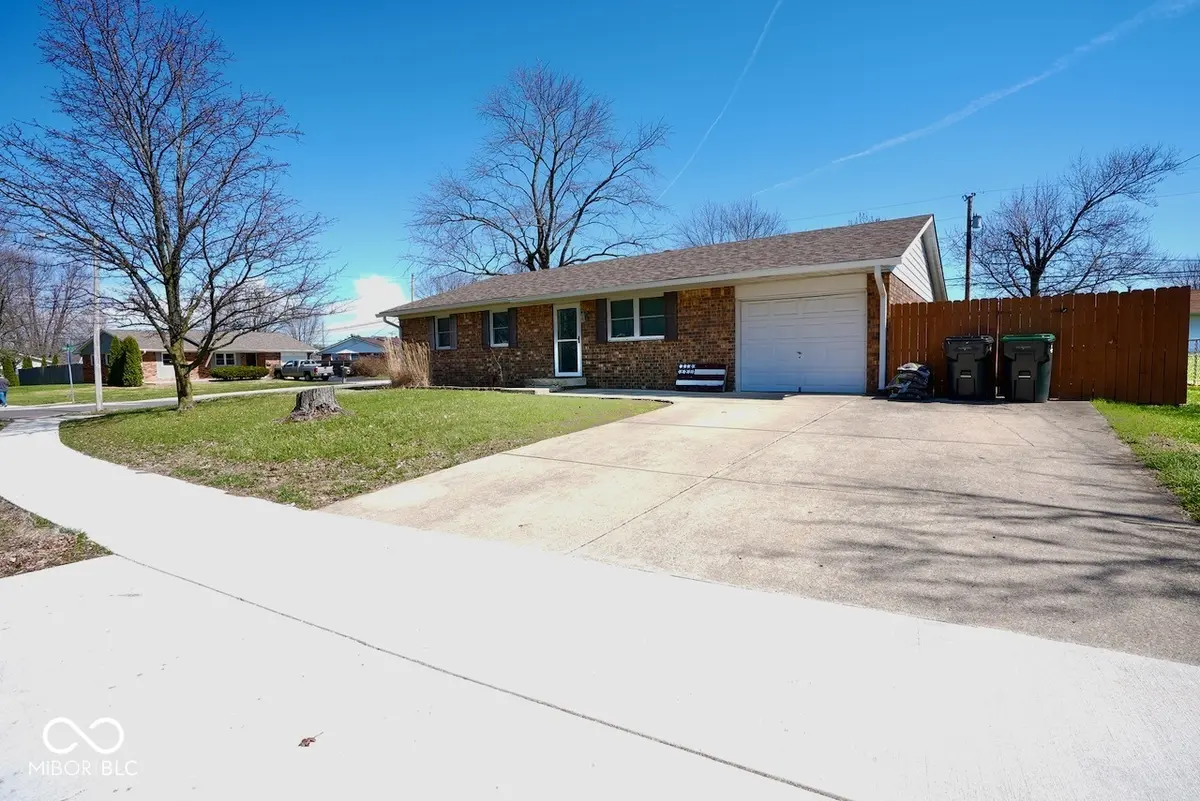 131 West ST, Whiteland, IN 46184