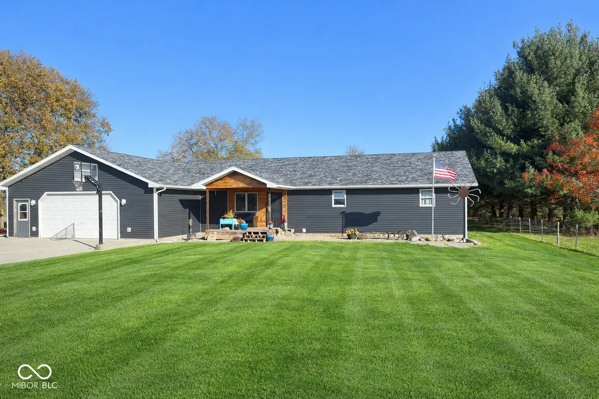 908 S Division ST, Cayuga, IN 47928