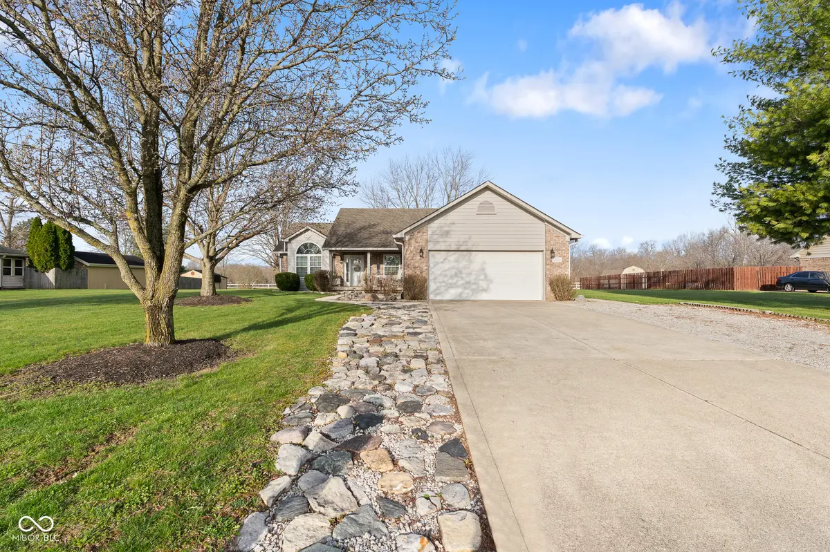 8260 Henderson Ridge DR, Mooresville, IN 46158